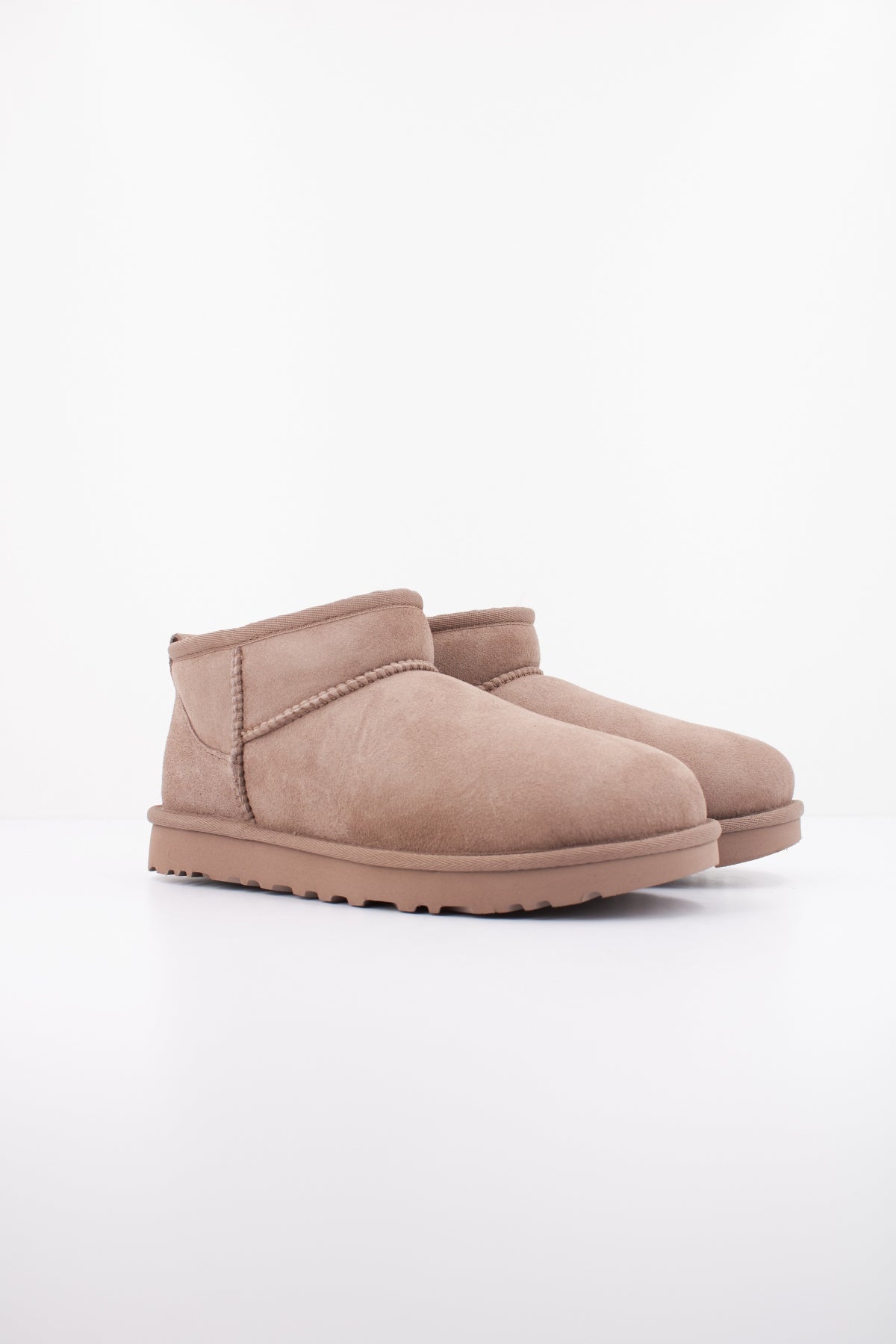 UGG CLASSIC ULTRA MINI en color MARRON (2)