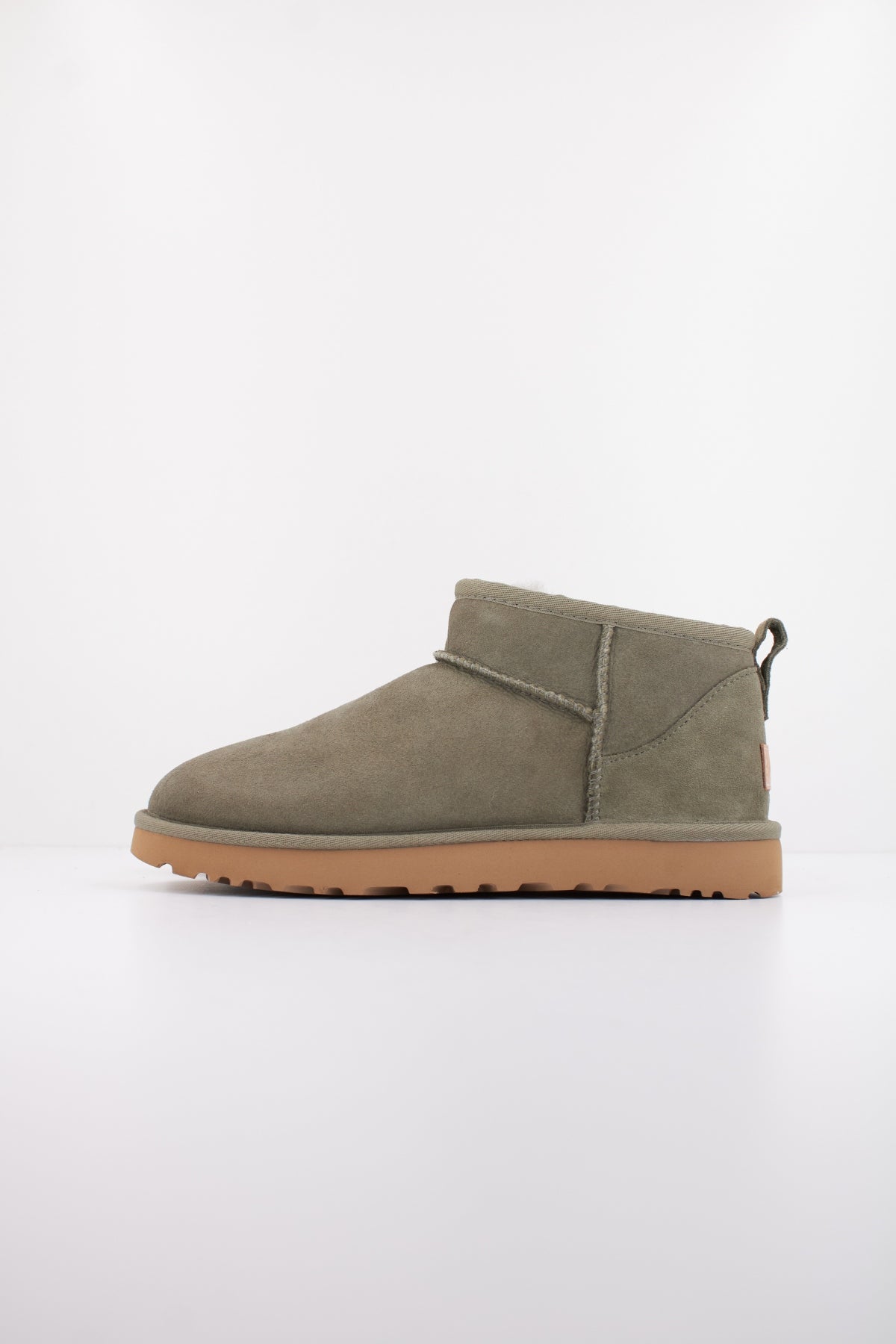 UGG CLASSIC ULTRA MINI en color VERDE (1)
