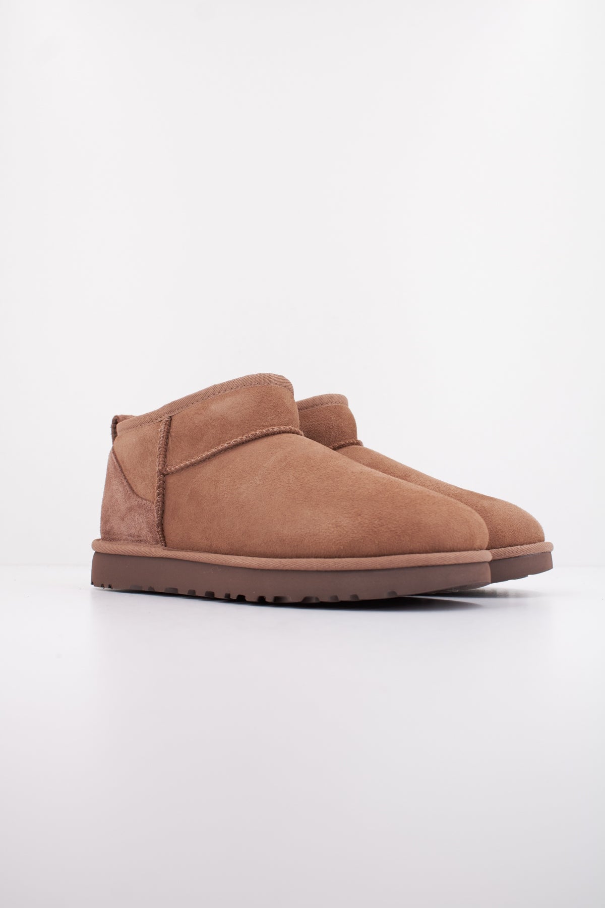 UGG CLASSIC ULTRA MINI en color MARRON (2)