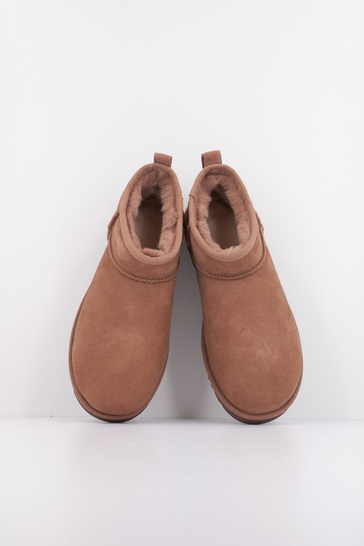 UGG CLASSIC ULTRA MINI en color MARRON (3)