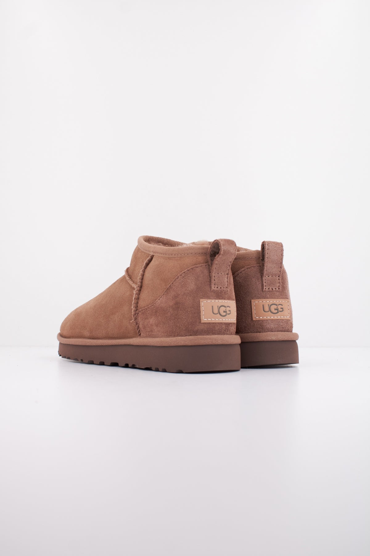 UGG CLASSIC ULTRA MINI en color MARRON (4)