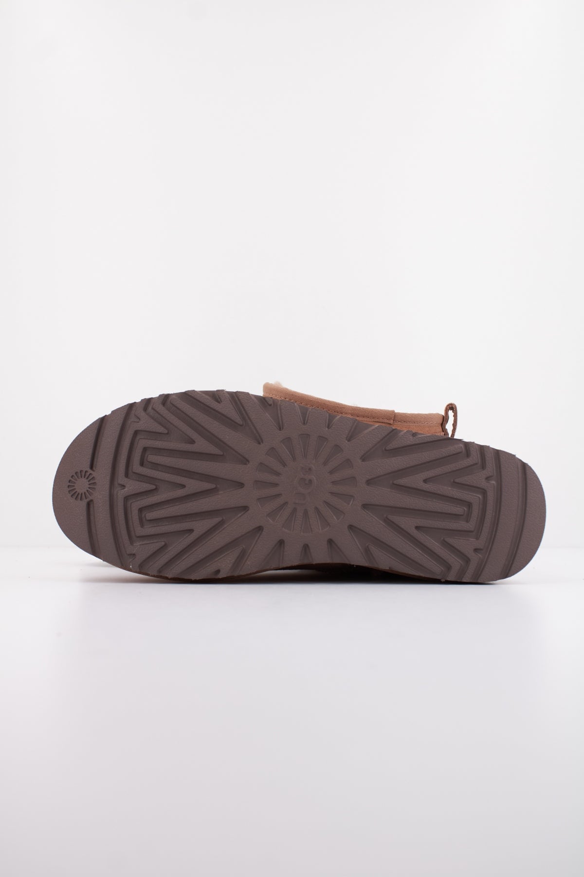 UGG CLASSIC ULTRA MINI en color MARRON (5)