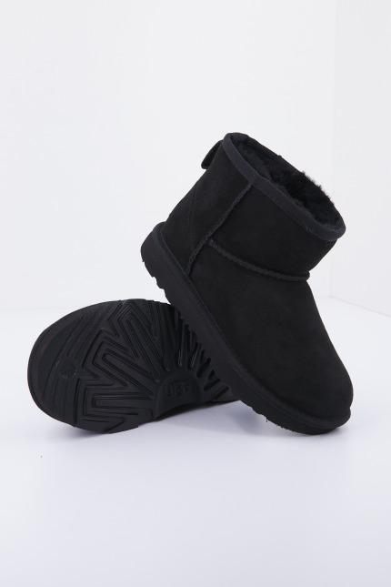 UGG K CLASSIC MINI II en color NEGRO (4)