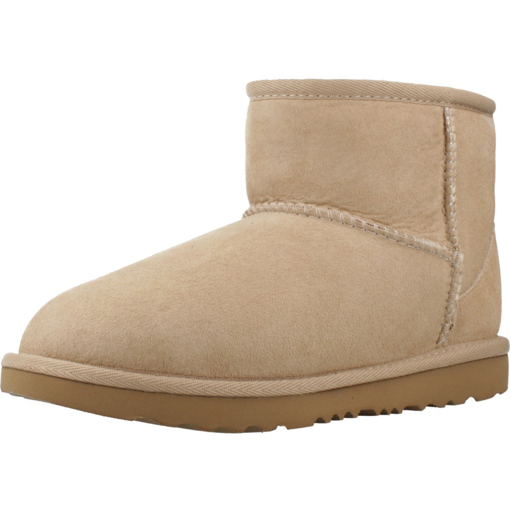 UGG K CLASSIC MINI II en color BEIS (1)