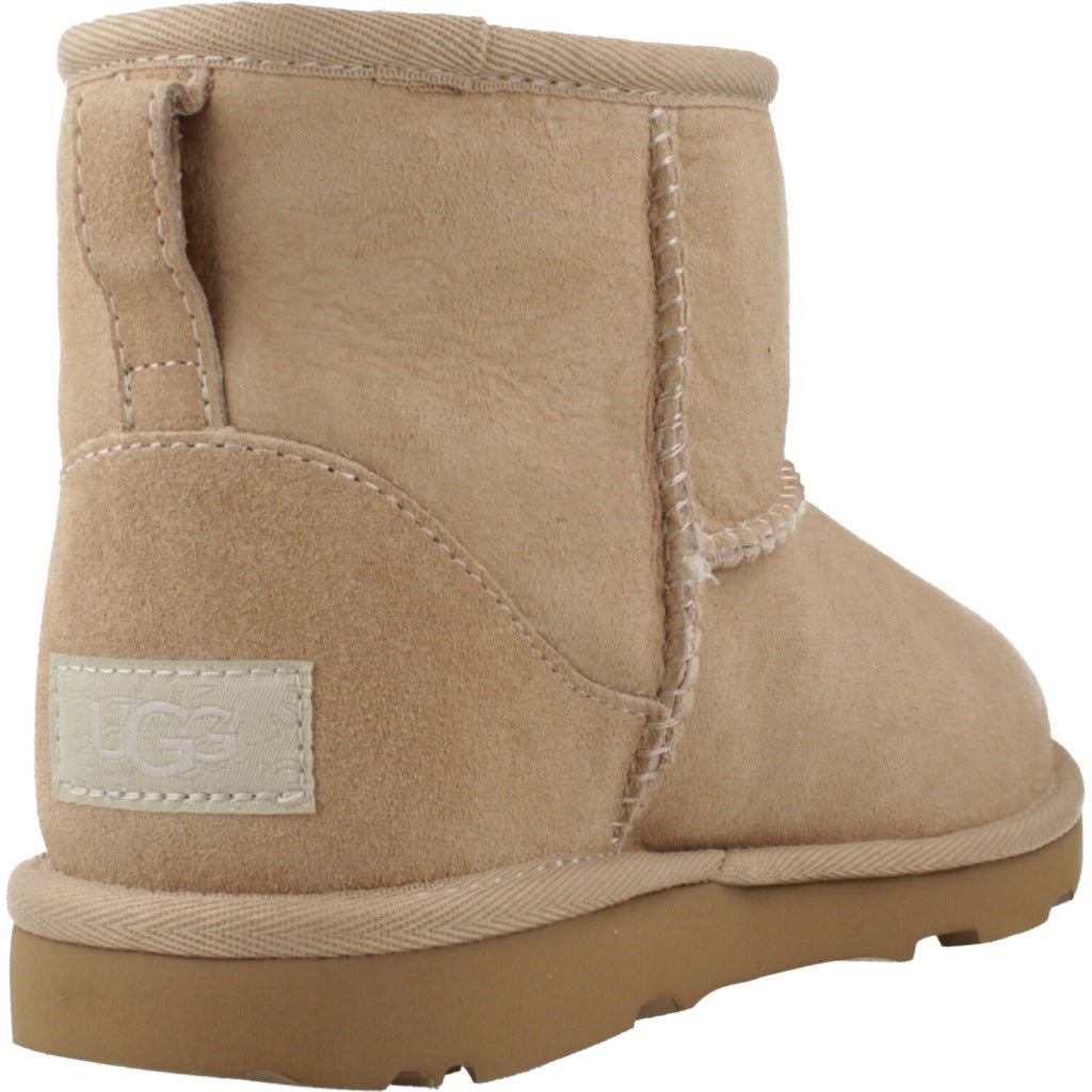 UGG K CLASSIC MINI II en color BEIS (3)