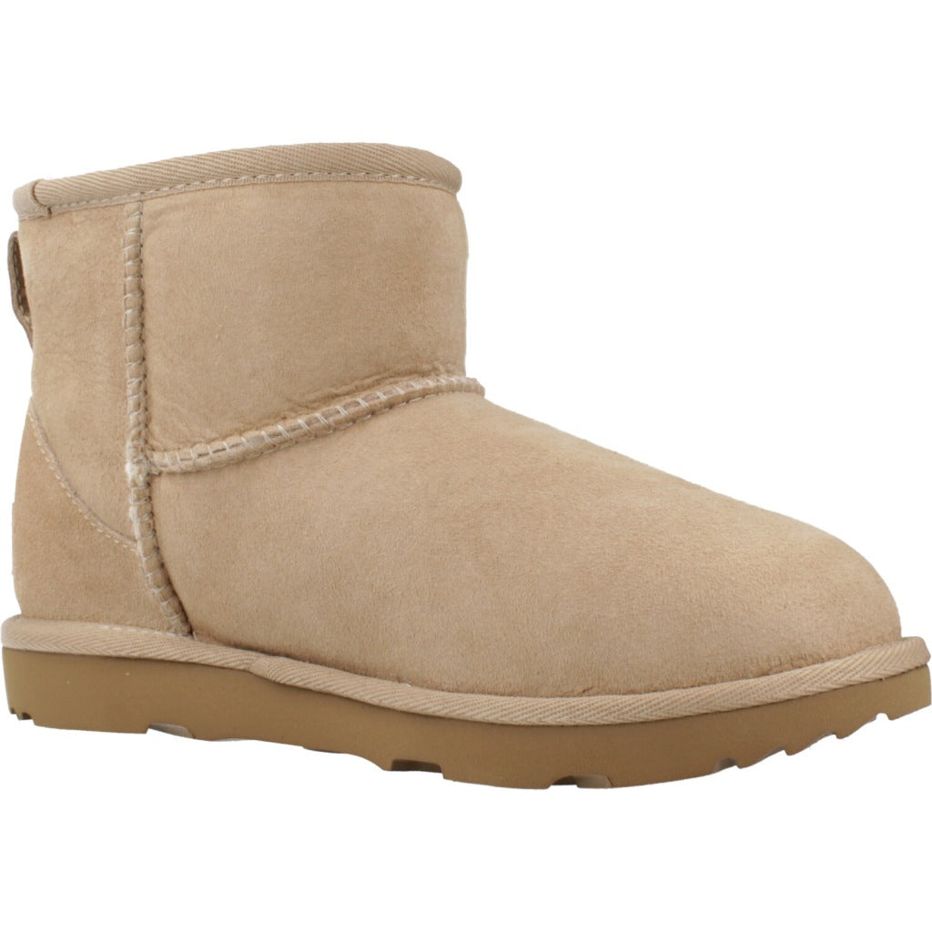 UGG K CLASSIC MINI II en color BEIS (5)