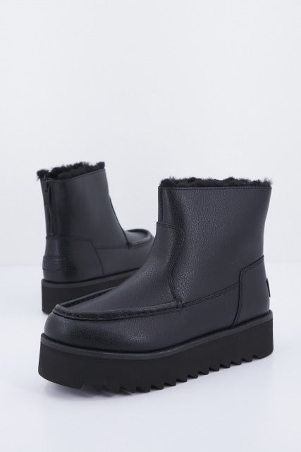UGG CLASSIC RISING HEEL-ZIP en color NEGRO (1)