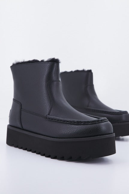 UGG CLASSIC RISING HEEL-ZIP en color NEGRO (2)