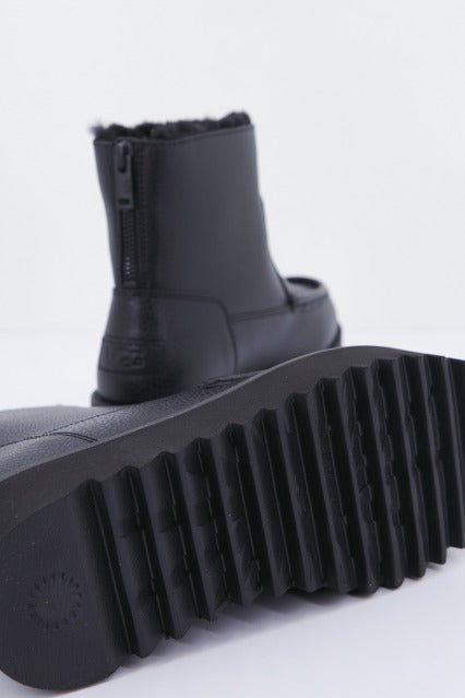 UGG CLASSIC RISING HEEL-ZIP en color NEGRO (4)