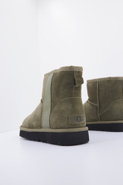 UGG CLASSIC MINI SIDE LOGO en color VERDE (4)
