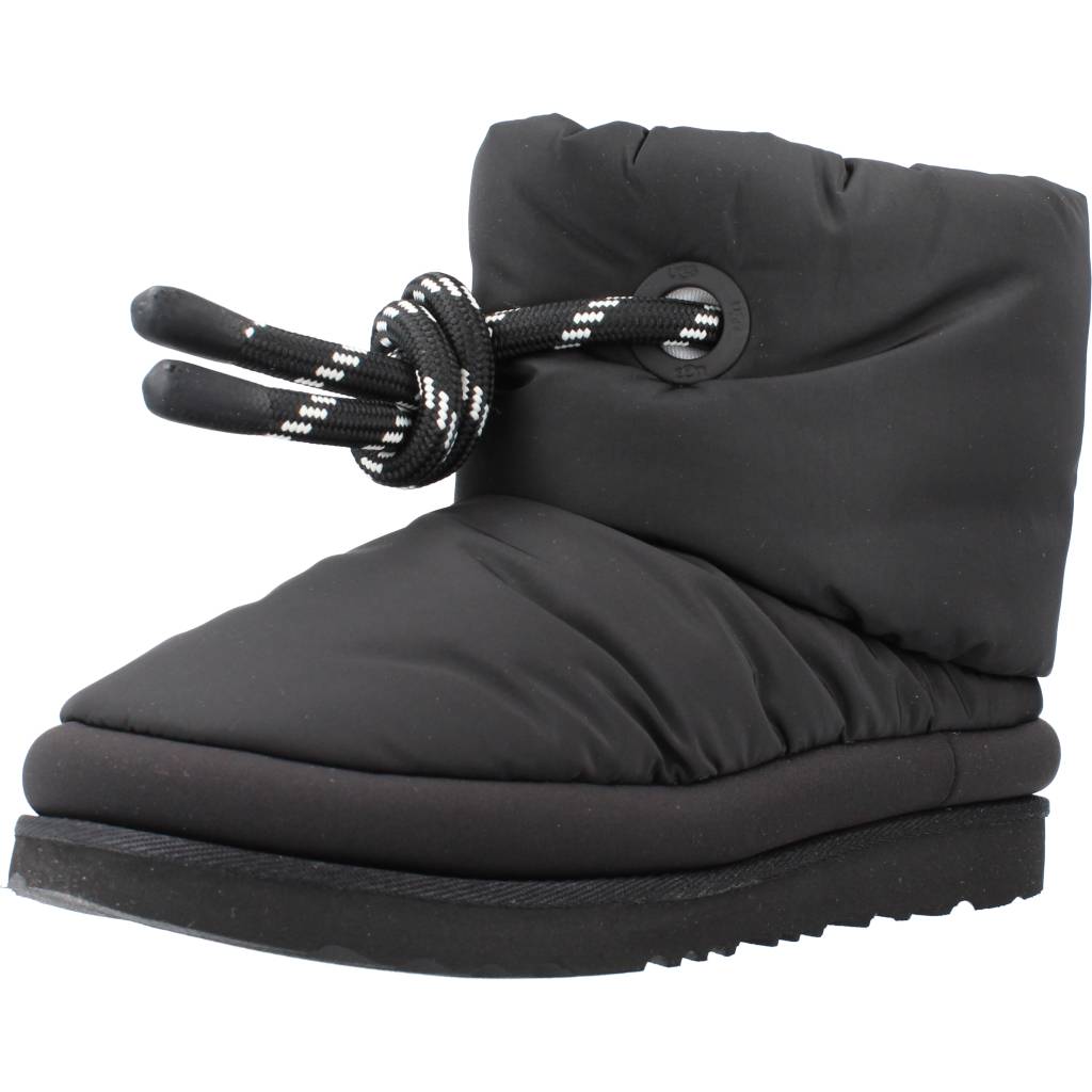 UGG CLASSIC MAXI SHORT en color NEGRO (1)