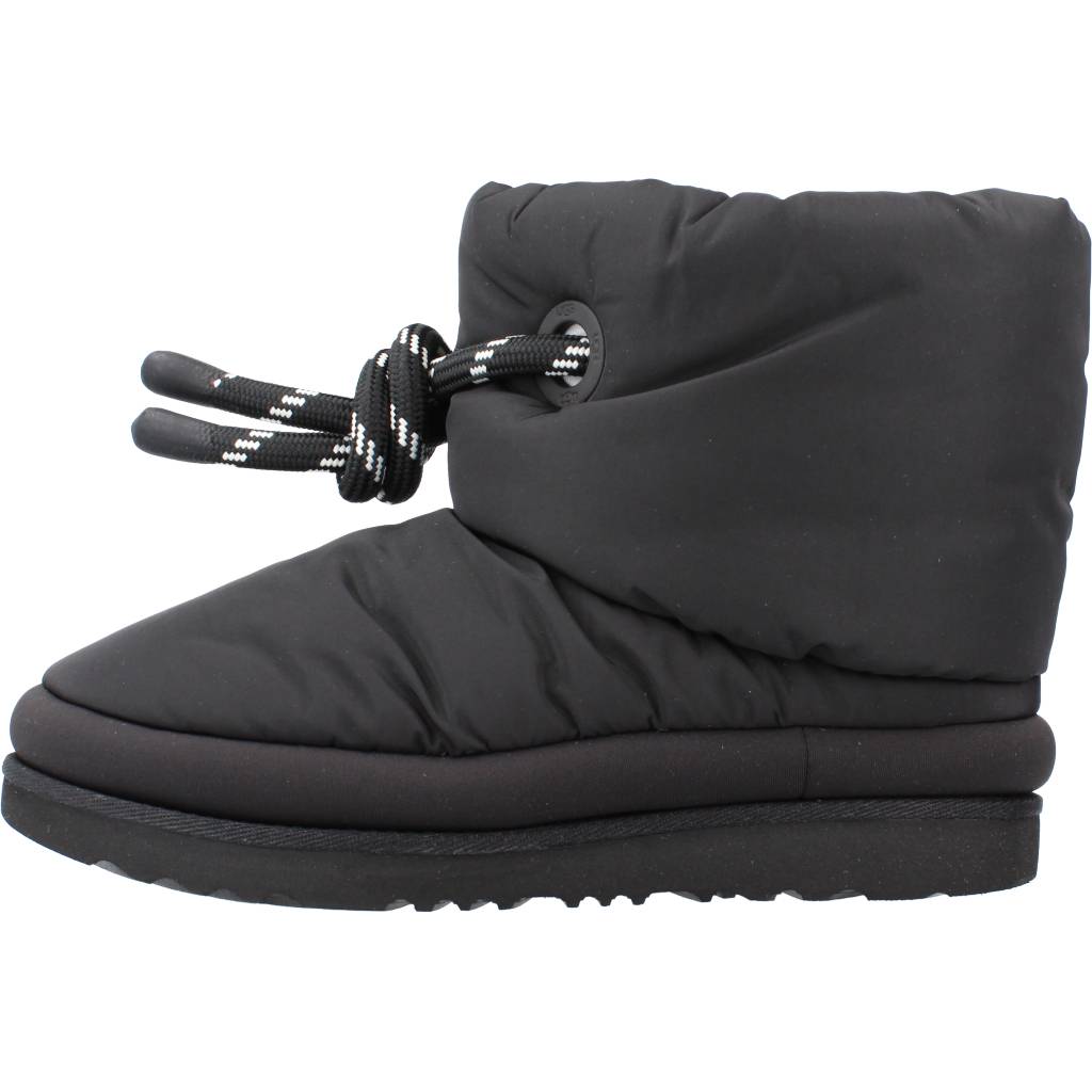 UGG CLASSIC MAXI SHORT en color NEGRO (2)