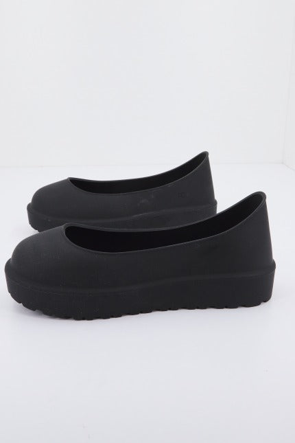 UGG W CLASSIC MAXI TOGGLE en color NEGRO (3)