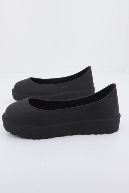 UGG W CLASSIC MAXI TOGGLE en color NEGRO (3)