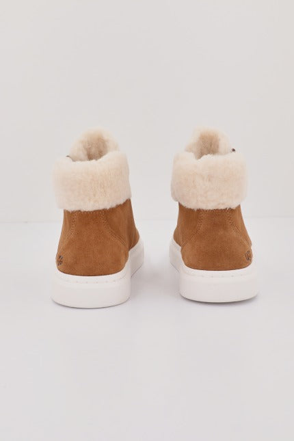 UGG ALAMEDA MID ZIP en color MARRON (3)