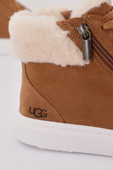 UGG ALAMEDA MID ZIP en color MARRON (4)