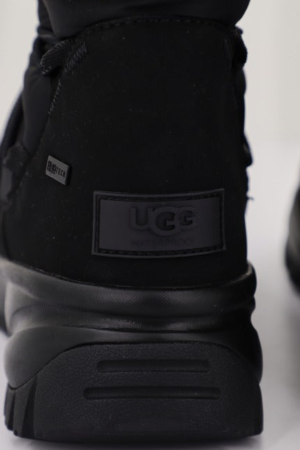 UGG W YOSE PUFFER MID en color NEGRO (4)