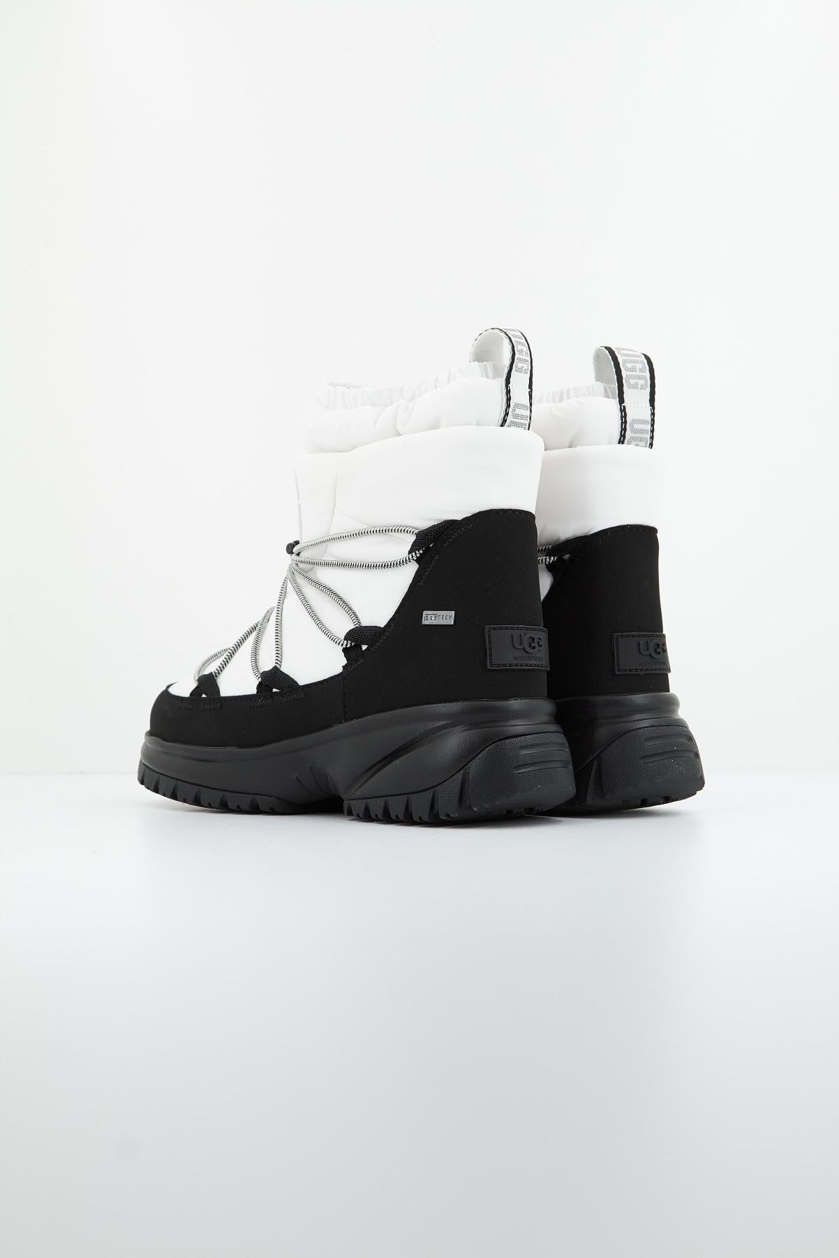 UGG W YOSE PUFFER MID en color BLANCO (3)
