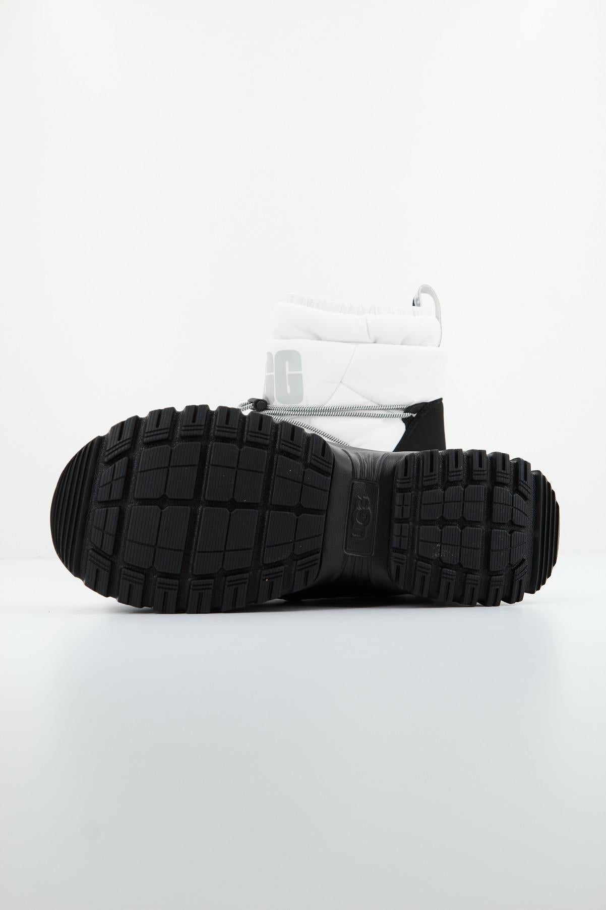 UGG W YOSE PUFFER MID en color BLANCO (4)