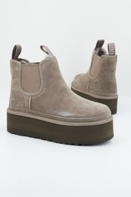 UGG W NEUMEL PLATFORM CHELSEA en color GRIS (1)