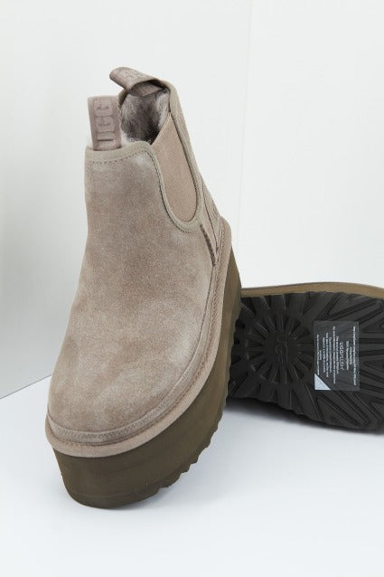 UGG W NEUMEL PLATFORM CHELSEA en color GRIS (2)