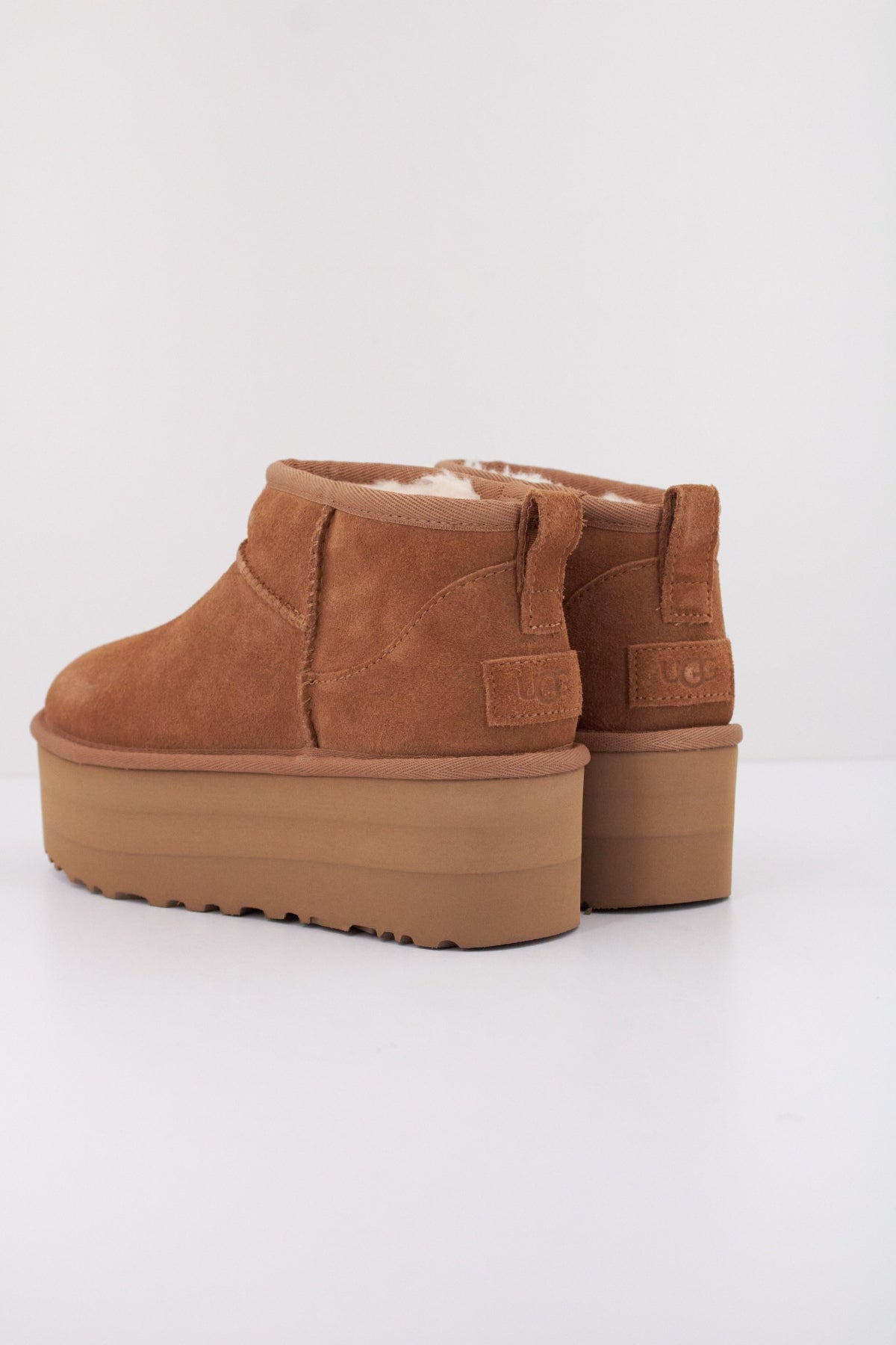 UGG CLASSIC ULTRA MINI PLATF en color MARRON (4)