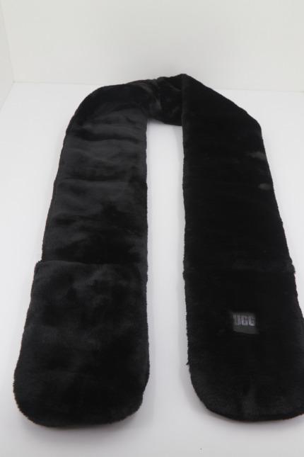 UGG OBLONG FAUX en color NEGRO (3)