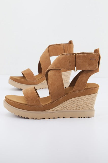 UGG W ILEANA ANKLE en color MARRON (2)
