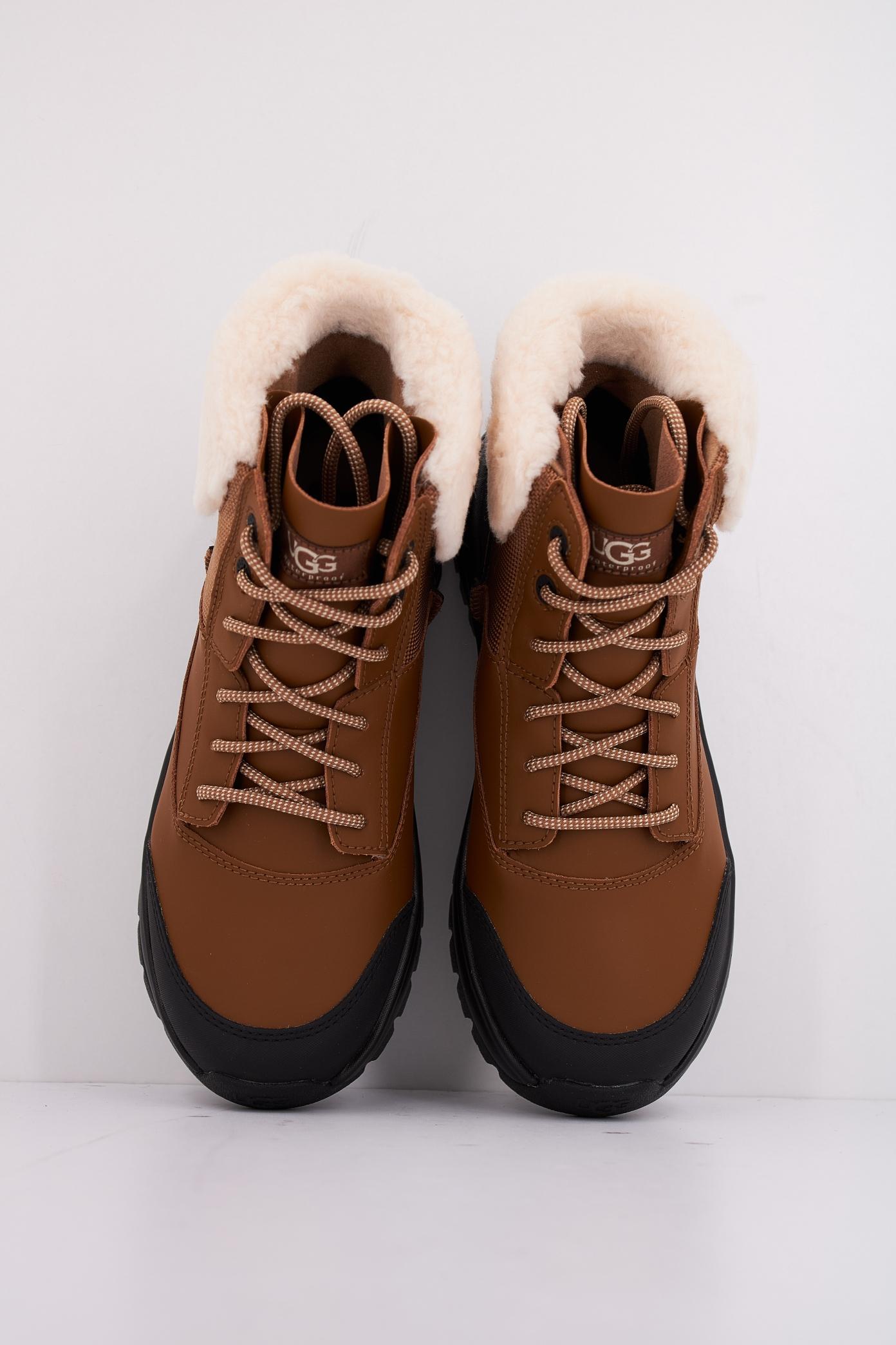 UGG W YOSE FLUFF V en color MARRON (3)