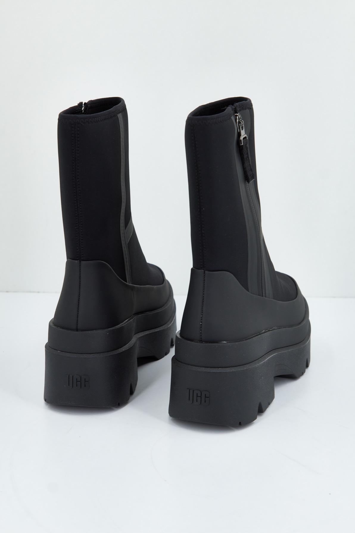 UGG W BRISBANE MID en color NEGRO (4)