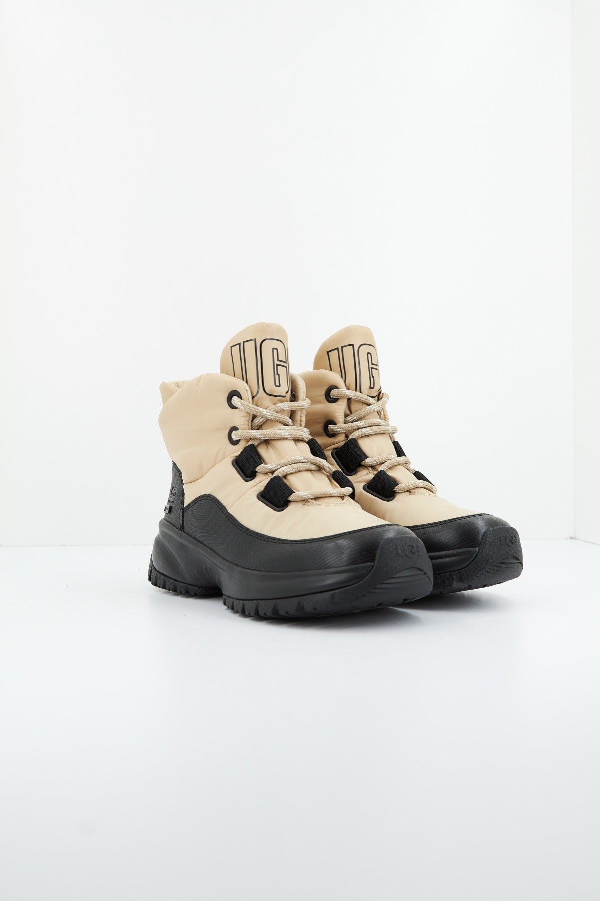 UGG W YOSE PUFFER LACE en color MARRON (2)