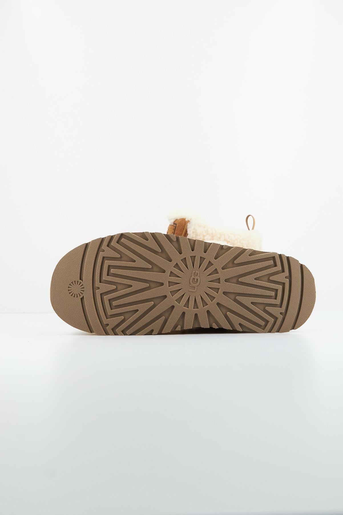 UGG W FUNKARRA CABIN CUFF en color MARRON (4)