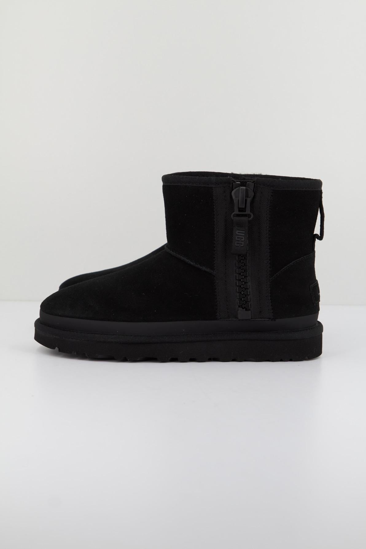 UGG W CLASSIC MINI ZIPPER TAPE en color NEGRO (1)