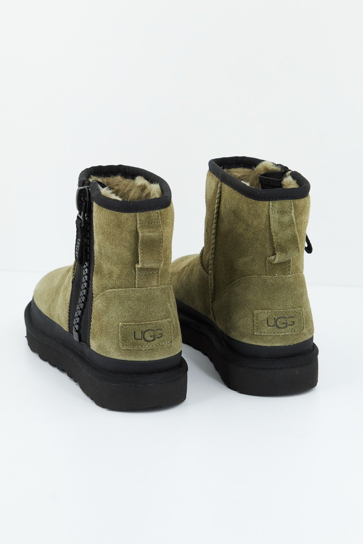 UGG W CLASSIC MINI ZIPPER TAPE en color VERDE (4)