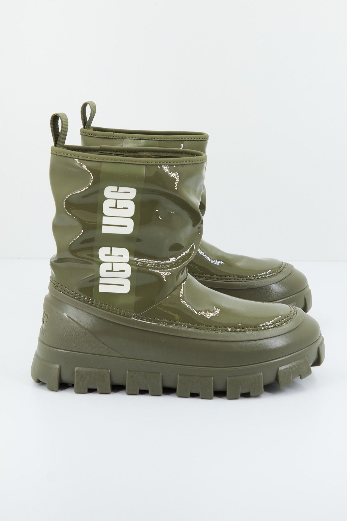 UGG W CLASSIC BRELLAH MINI en color VERDE (1)