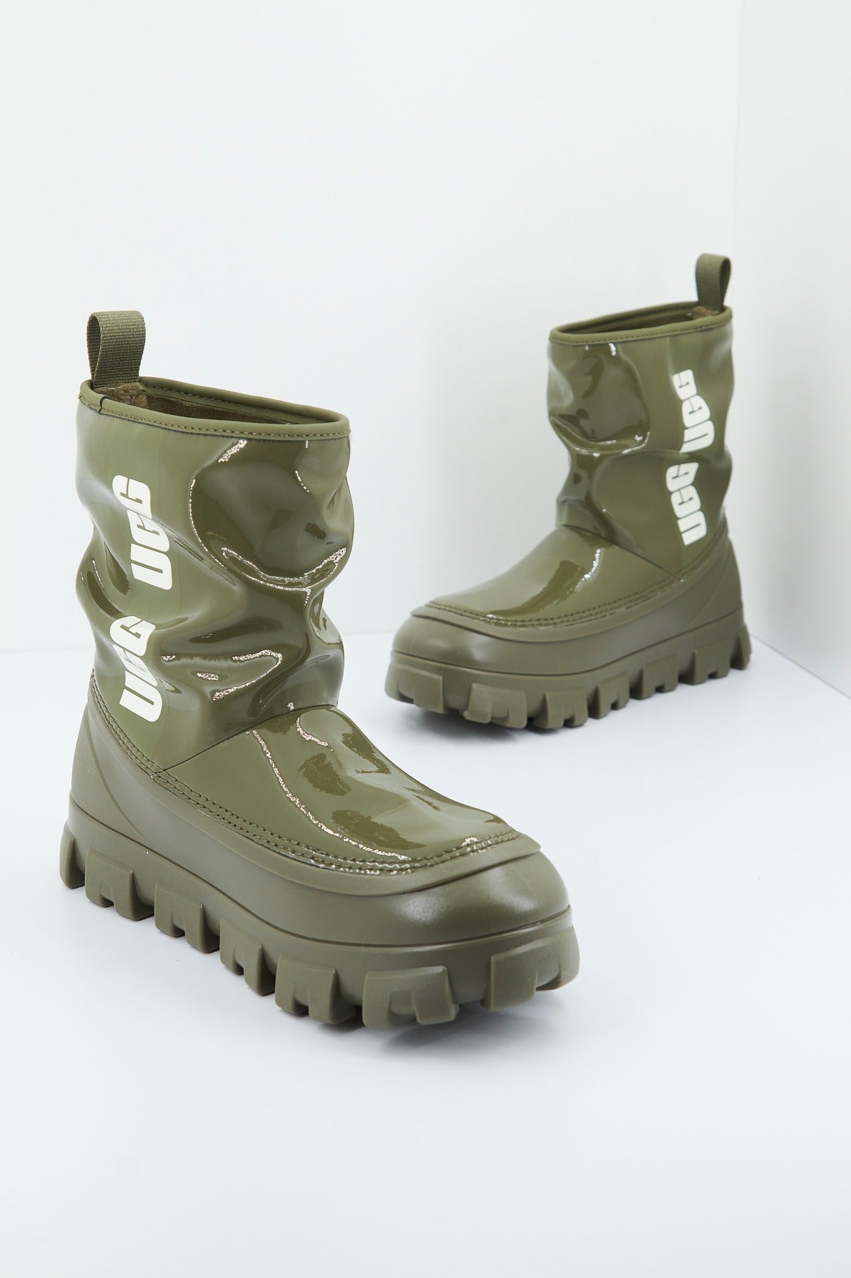 UGG W CLASSIC BRELLAH MINI en color VERDE (2)