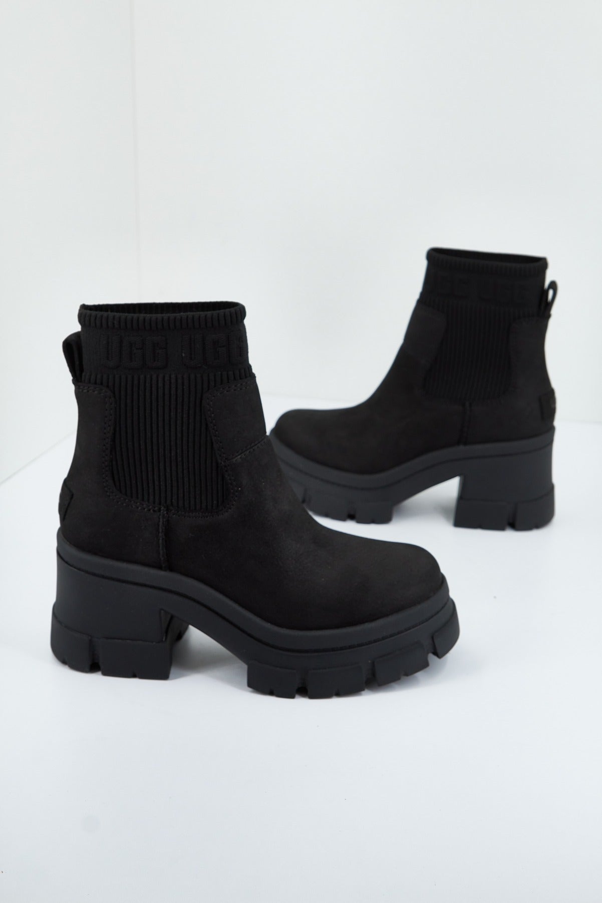 UGG W BROOKLYN CHELSEA en color NEGRO (2)