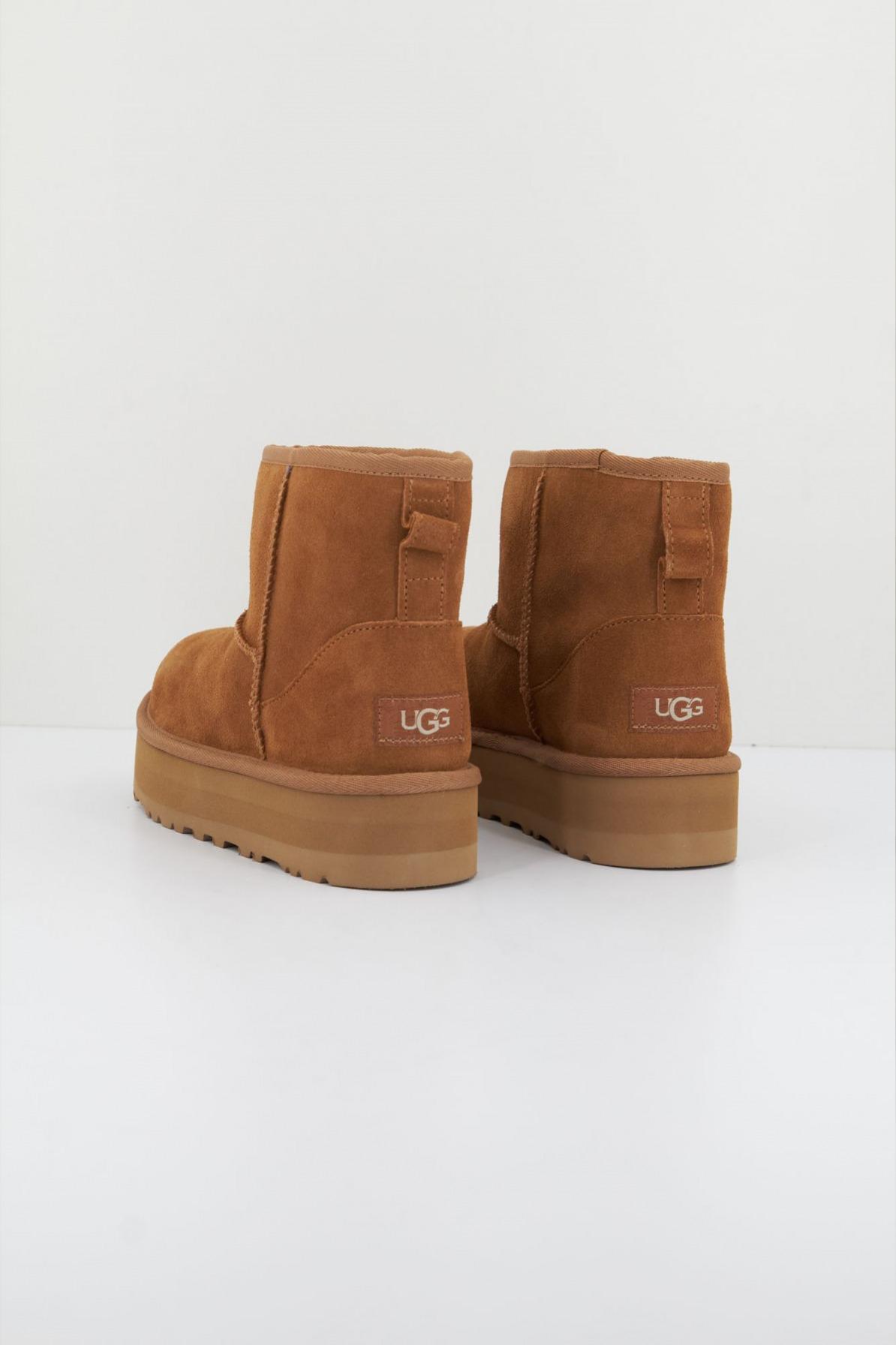 UGG CLASSIC MINI PLATFORM en color MARRON CLARO (2)