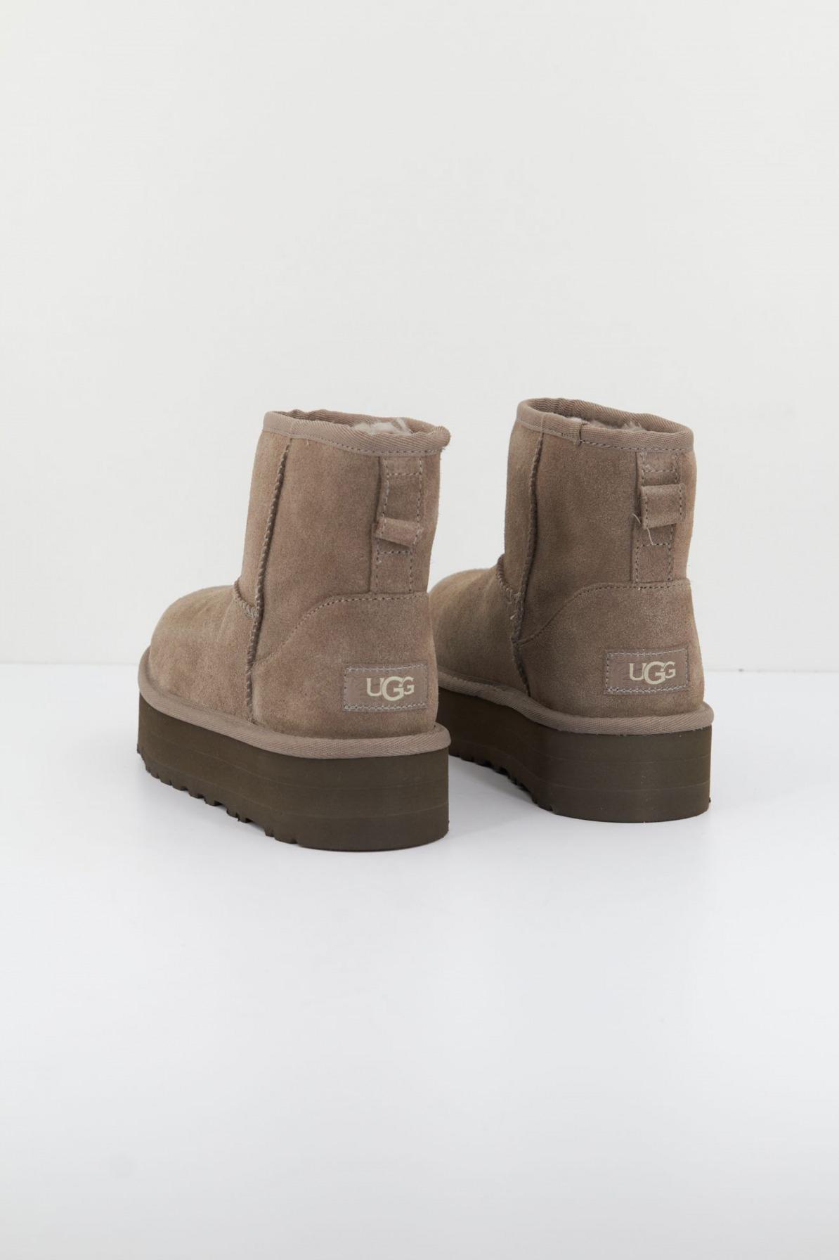 UGG CLASSIC MINI PLATFORM en color GRIS (2)