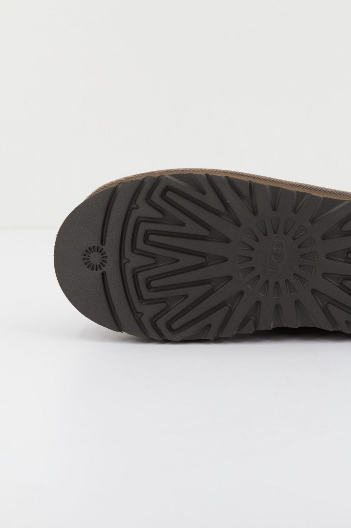 UGG CLASSIC MINI PLATFORM en color GRIS (4)