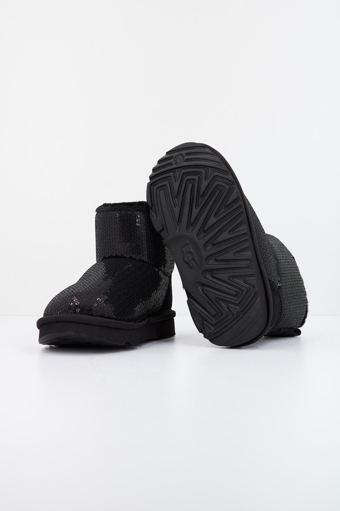 UGG CLASSIC MINI MIRROR BALL en color NEGRO (4)