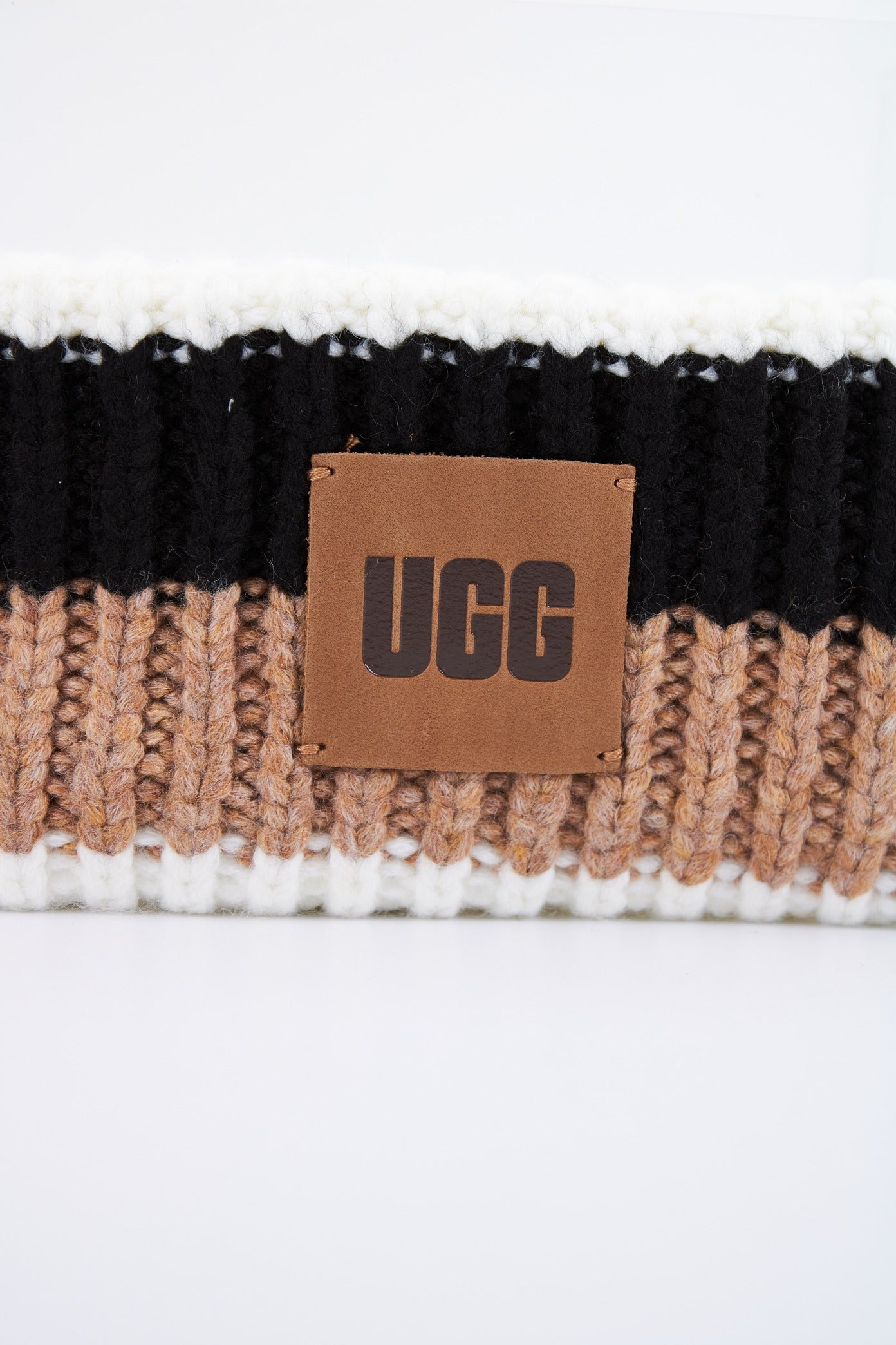 UGG W CHUNKY RIBBED HEADBAND en color NEGRO (3)
