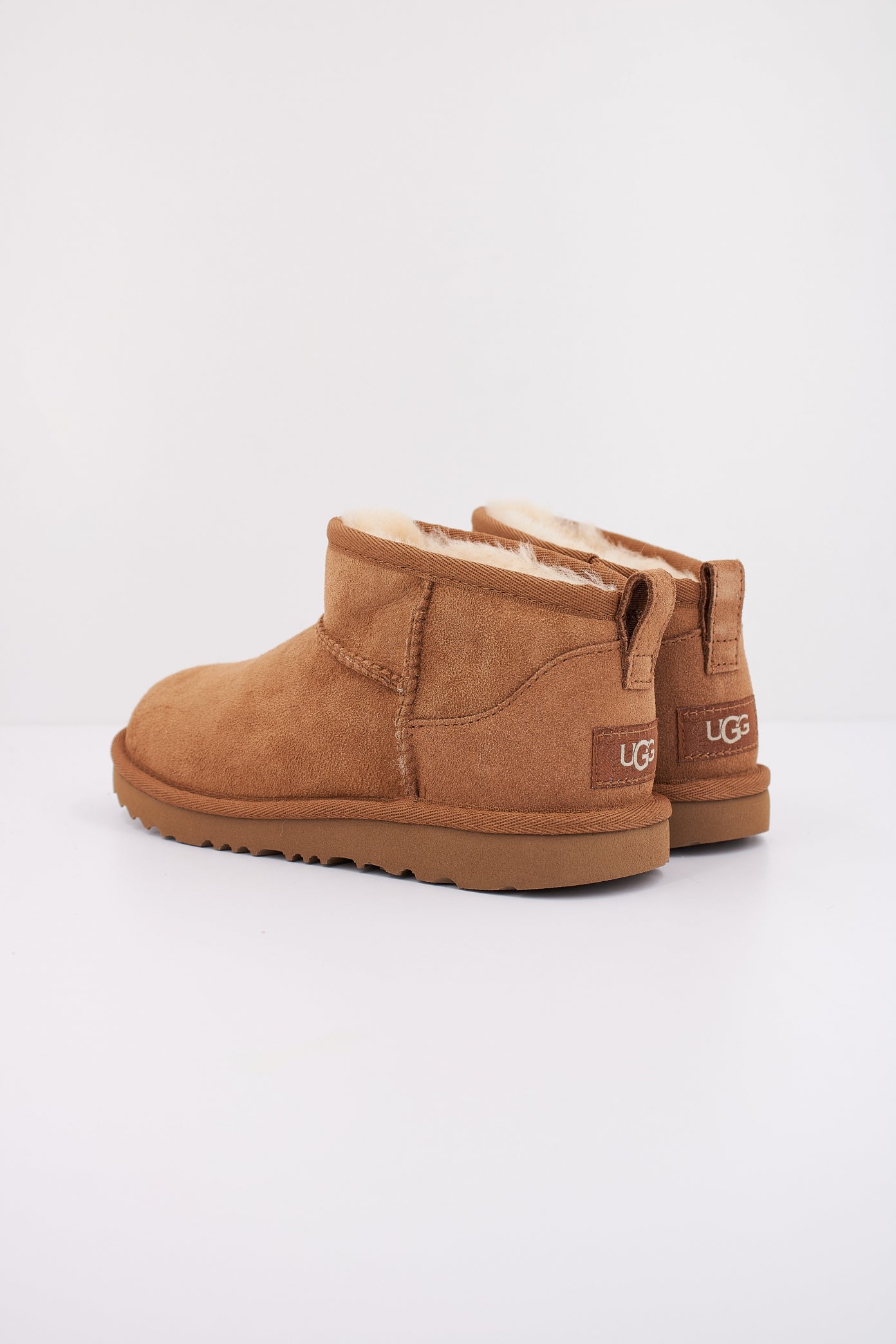 UGG CLASSIC ULTRA MINI en color MARRON (4)