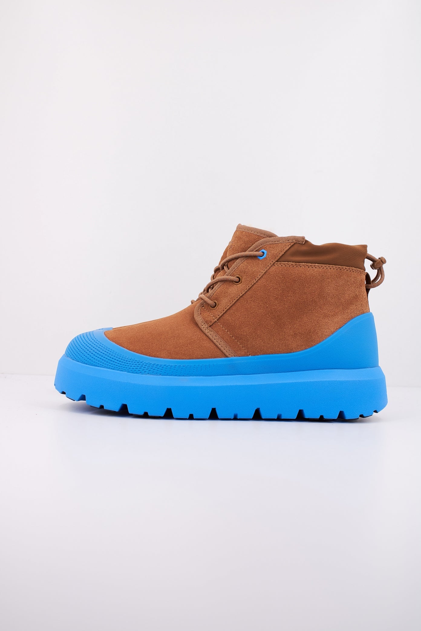 UGG M NEUMEL WEATHER HYBRID en color MARRON CLARO (1)