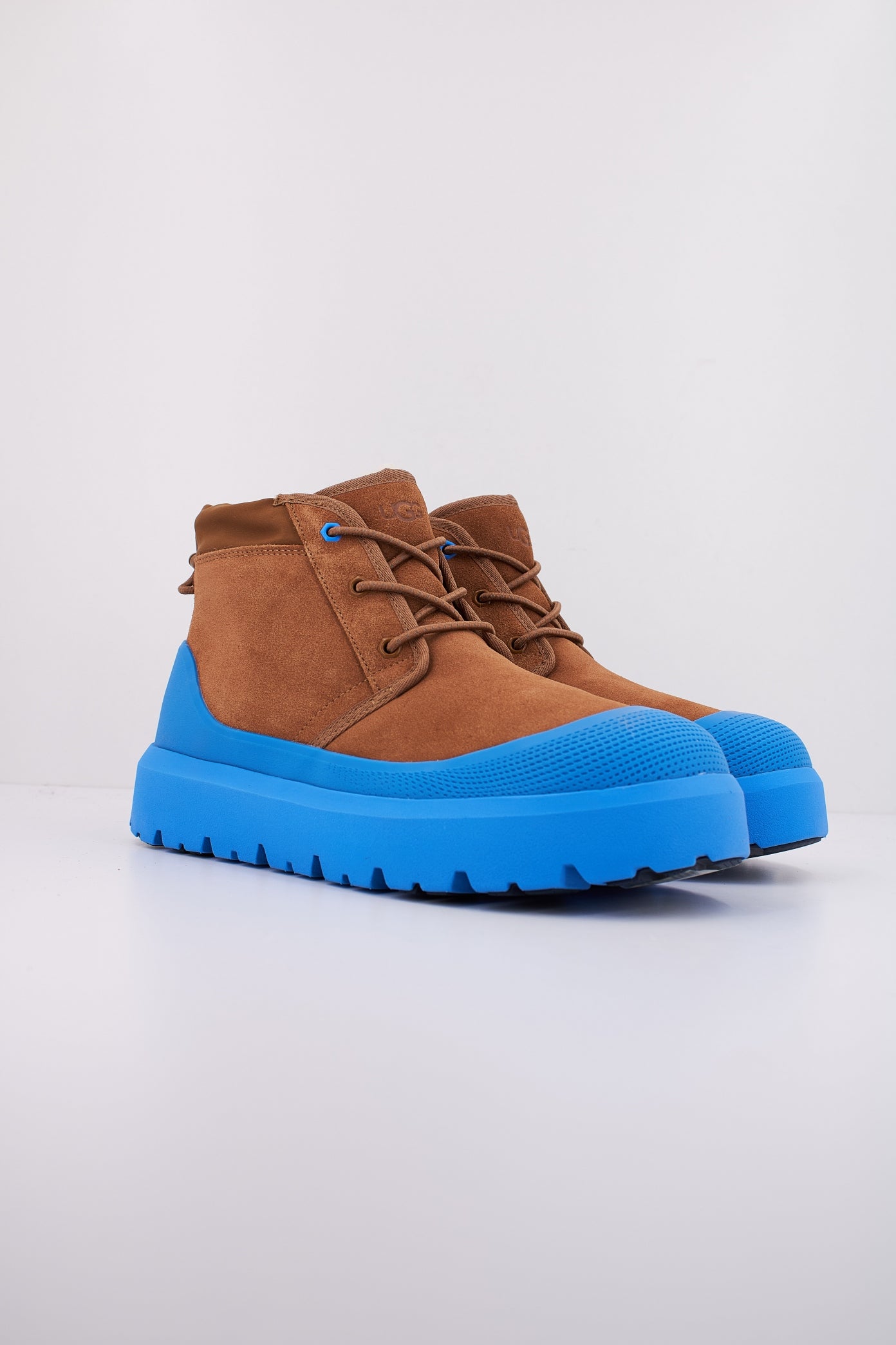 UGG M NEUMEL WEATHER HYBRID en color MARRON CLARO (2)