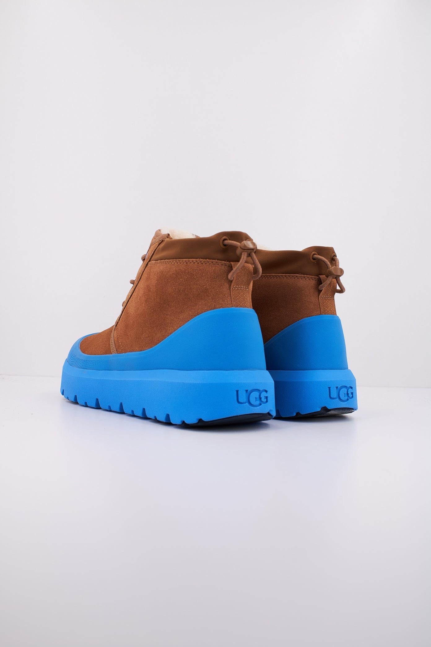 UGG M NEUMEL WEATHER HYBRID en color MARRON CLARO (4)