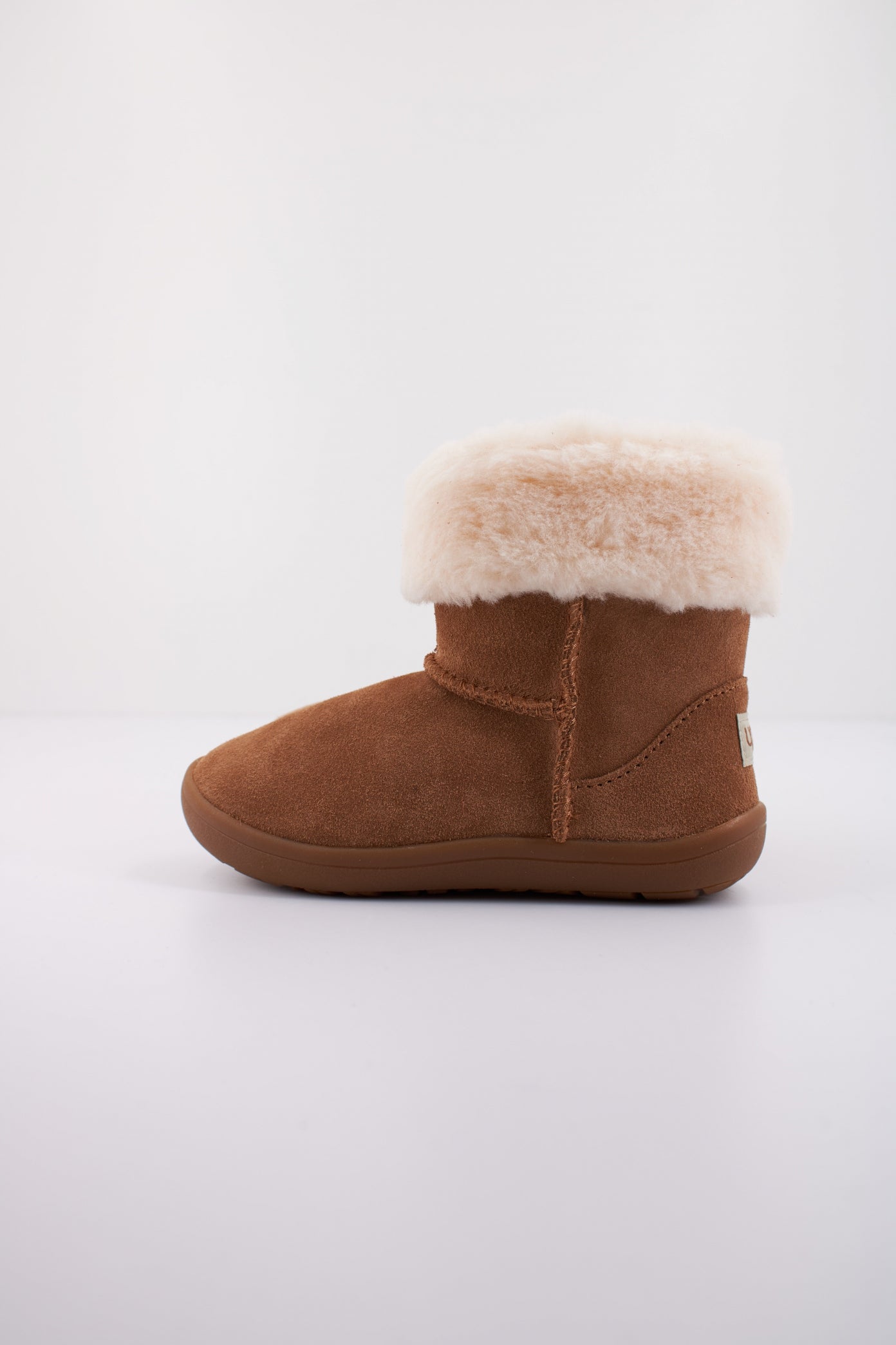 UGG SAMMEE en color MARRON (1)
