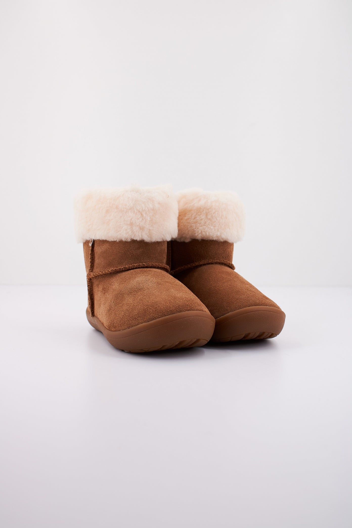 UGG SAMMEE en color MARRON (2)