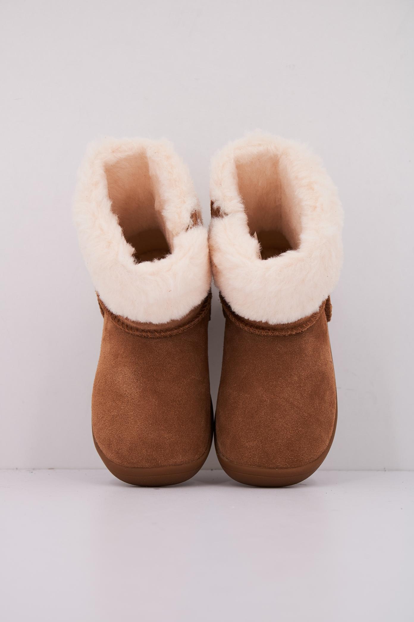 UGG SAMMEE en color MARRON (3)