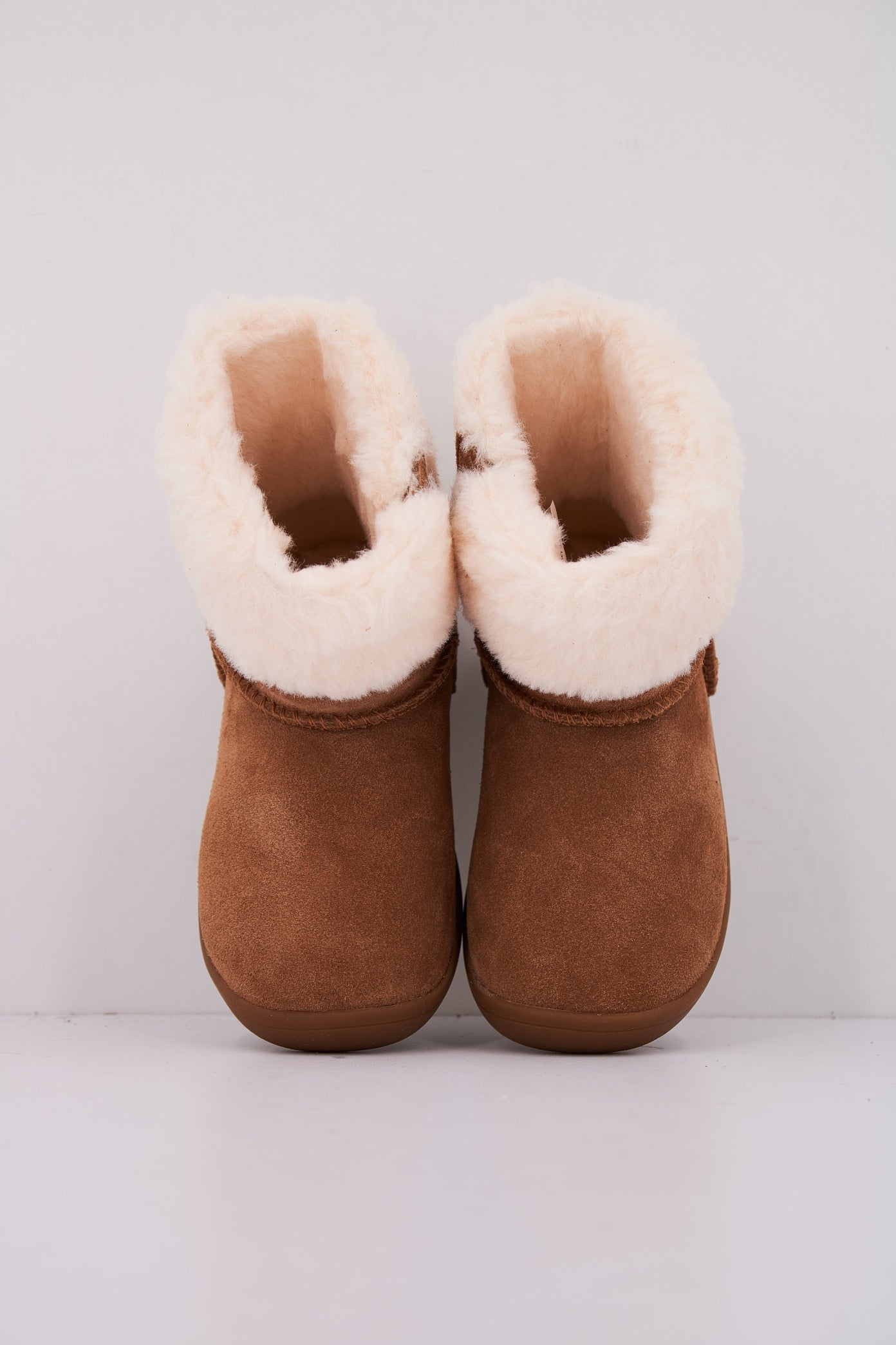 UGG SAMMEE en color MARRON (3)